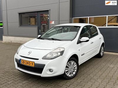 Wit Gebruikt 2011 Renault Clio II Hatchback | € 3.250 (Eerlijke prijs)