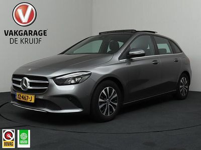 Grijs, metallic lak Gebruikt 2019 Mercedes B180 Business MPV | € 21.900 (Eerlijke prijs)