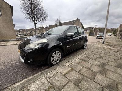 Zwart Occasion 2010 Renault Clio II Hatchback | € 2.250 (Eerlijke prijs)