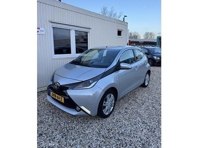 Grijs Occasion 2017 Toyota Aygo X-play Hatchback | € 7.950 (Eerlijke prijs)