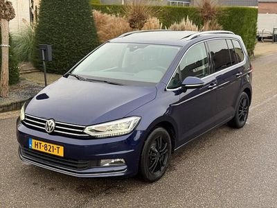 Blauw Occasion 2015 VW Touran Highline MPV | € 8.950