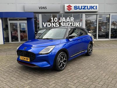 Occasion Suzuki Swift Style 90 PK (66 kW) 2024 Blauw, metallic lak Hatchback
