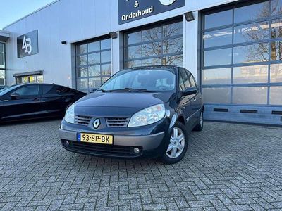 Grijs Gebruikt 2006 Renault Scénic II Luxe MPV | € 995 (Eerlijke prijs)