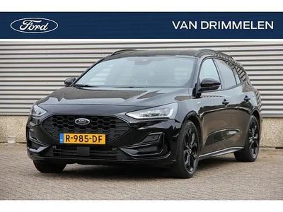 Zwart (metallic) Gebruikt 2022 Ford Focus ST-Line Stationwagen | € 15.995 (Iets duurder)