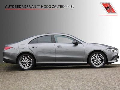 Grijs Gebruikt 2022 Mercedes CLA250 Premium Sedan | € 30.900 (Goede deal)