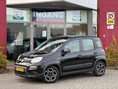 Zwart (metallic) Occasion 2022 Fiat Panda City Life Hatchback | € 11.950 (Eerlijke prijs)