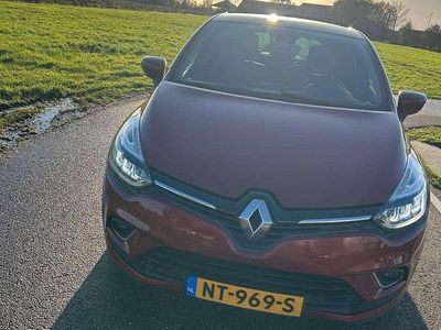 Rood Occasion 2017 Renault Clio IV Intens Hatchback | € 10.450 (Eerlijke prijs)