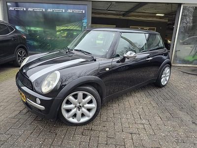 Zwart (metallic) Gebruikt 2003 Mini Cooper Chili Hatchback | € 4.999 (Eerlijke prijs)