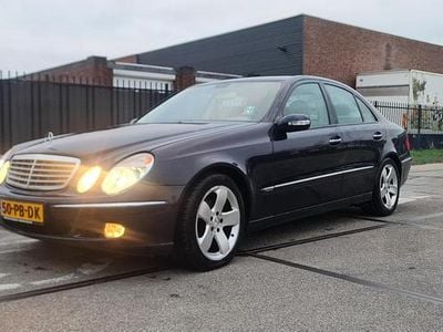 Blauw (parellak) Gebruikt 2004 Mercedes E320 Avantgarde Sedan | € 5.750 (Eerlijke prijs)