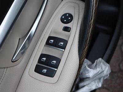 Bruin Gebruikt 2018 BMW 318 Executive Sedan | € 15.895 (Goede deal)