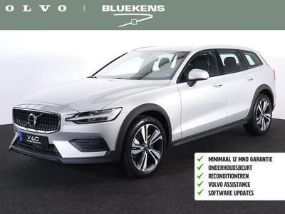 tweedehands Volvo V60 CC B5 AWD Plus - Adaptive Cruise Control - Pilot Assist - Elektr. bedienbare voorstoelen met geheugen - Leder - Verwarmbare voorstoelen, achterbank & stuur - 19 inch velgen - Parkeersensoren voor & achter - Camera achter - Apple®CarPl