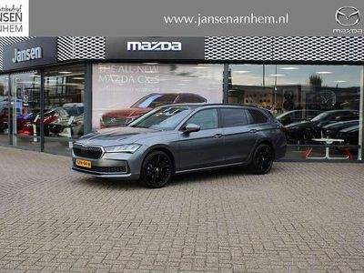 Grijs Occasion 2024 Skoda Superb First Edition Stationwagen | € 33.900 (Eerlijke prijs)