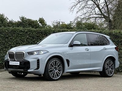 Grijs (metallic) Occasion 2025 BMW X5 M Sport SUV | € 99.895 (Duur)