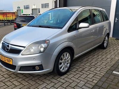 Grijs (metallic) Gebruikt 2008 Opel Zafira MPV | € 2.250 (Eerlijke prijs)