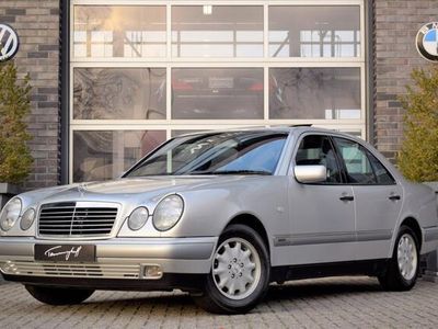 tweedehands Mercedes E200 E 200AUT. ELEGANCE ORG. NL. IN ZEER NETTE STAAT!