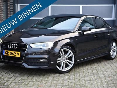 Bruin (metallic) Gebruikt 2015 Audi A3 Ambition Sedan | € 14.990 (Eerlijke prijs)