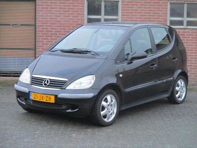 Zwart (metallic) Occasion 2002 Mercedes A140 Elegance MPV | € 1.250