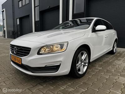 Wit Occasion 2014 Volvo V60 Momentum Stationwagen | € 5.950 (Eerlijke prijs)