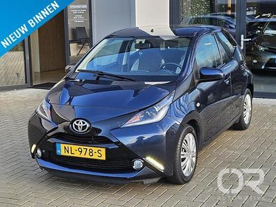 Blauw Occasion 2017 Toyota Aygo Hatchback | € 12.449 (Eerlijke prijs)