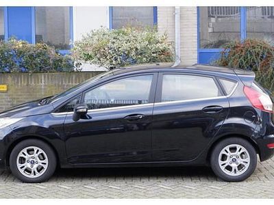 Zwart (metallic) Occasion 2014 Ford Fiesta Titanium Hatchback | € 3.950 (Duur)