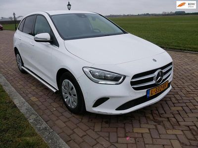 Wit Occasion 2021 Mercedes 200 MPV | € 8.999