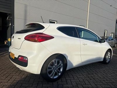 Wit Occasion 2015 Kia Ceed Hatchback | € 7.900 (Iets duurder)
