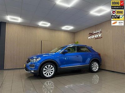 Blauw (metallic) Occasion 2018 VW T-Roc Sportline SUV | € 19.975 (Eerlijke prijs)