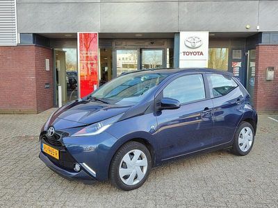 Occasion Toyota Aygo X-play 72 PK (52 kW) 2017 Blauw Hatchback