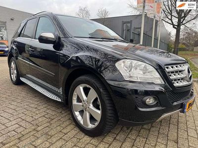 Zwart Gebruikt 2008 Mercedes ML350 SUV | € 17.799 (Duur)