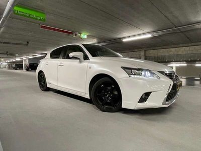 Lexus CT200h