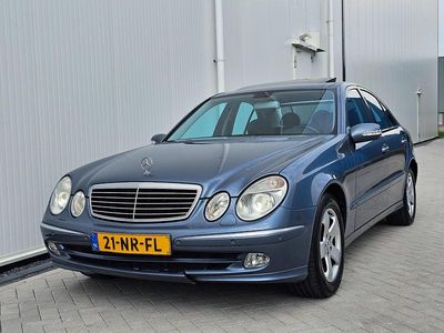 Blauw Occasion 2004 Mercedes E400 Avantgarde Sedan | € 4.650