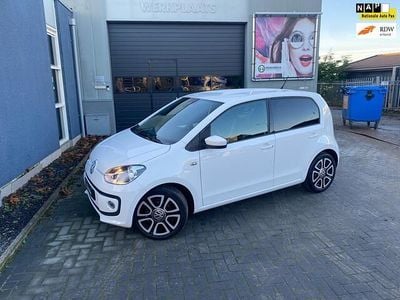 Wit (metallic) Gebruikt 2015 VW up! high up! Hatchback | € 6.950 (Eerlijke prijs)