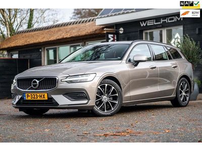 Grijs Gebruikt 2022 Volvo V60 Momentum Stationwagen | € 23.495 (Goede deal)