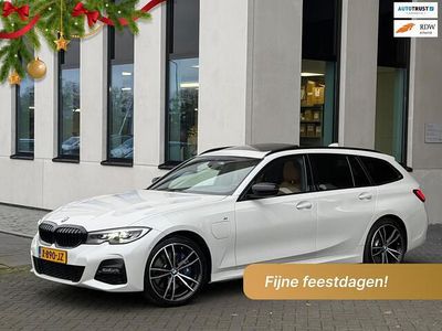 Wit Gebruikt 2021 BMW 330 Sport Line Stationwagen | € 22.450 (Eerlijke prijs)