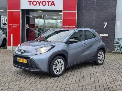 Grijs (metallic) Occasion 2025 Toyota Aygo X X-play SUV | € 17.900 (Eerlijke prijs)