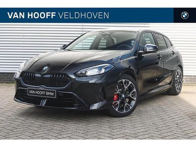 Zwart Nieuw 2025 BMW 120 Comfort Edition Hatchback | € 51.477 (Goede deal)