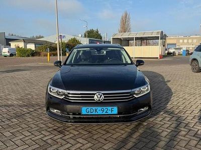 Grijs Gebruikt 2019 VW Passat Highline Stationwagen | € 13.750 (Iets duurder)