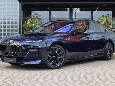 Blauw Gebruikt 2024 BMW M760e M Sport Sedan | € 149.950 (Eerlijke prijs)