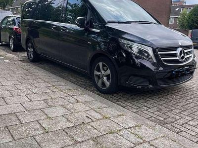 Mercedes V220