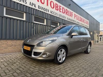 Bruin (metallic) Gebruikt 2009 Renault Scénic III Dynamique MPV | € 3.750 (Eerlijke prijs)