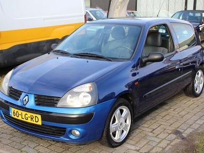 Blauw (metallic) Gebruikt 2004 Renault Clio II Expression Hatchback | € 750 (Goede deal)