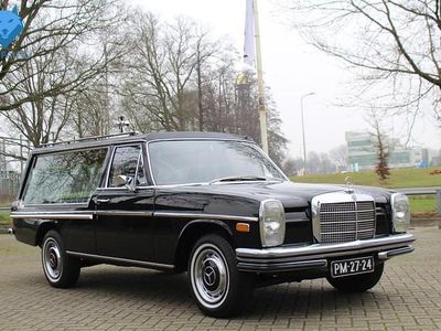 Zwart Occasion 1968 Mercedes 240 | € 19.300