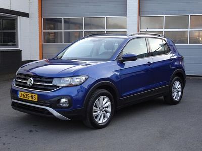 tweedehands VW T-Cross - 1.0 TSI Life Navigatie, cruise controle, app-connect, parkeersensoren voor en achter, licht metalen velgen, trekhaak, enz.