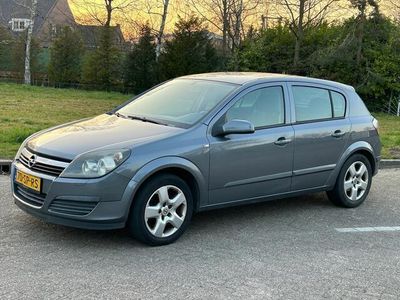 Grijs, metallic lak Gebruikt 2006 Opel Astra Edition Hatchback | € 2.950 (Iets duurder)