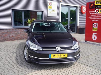 Zwart Gebruikt 2017 VW Golf VII Highline Hatchback | € 14.950 (Goede deal)
