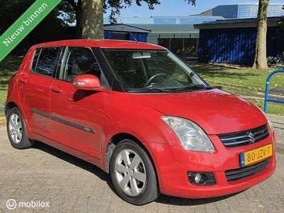 Rood Occasion 2009 Suzuki Swift Comfort Hatchback | € 4.295 (Eerlijke prijs)