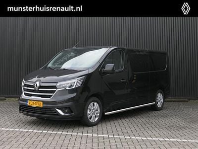 Donker zwart metallic Gebruikt 2024 Renault Trafic Luxe MPV | € 32.900 (Goede deal)