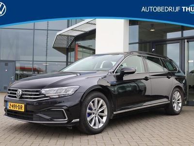 tweedehands VW Passat Variant 1.4 TSI PHEV GTE Business wegklapbare trekhaak achteruitrijcamera klasse III alarm light assist e-sound e achterklep keyless entry side assist dodehoek sensor easy open en close bestuurders assistentie pakket spraak bediening tra