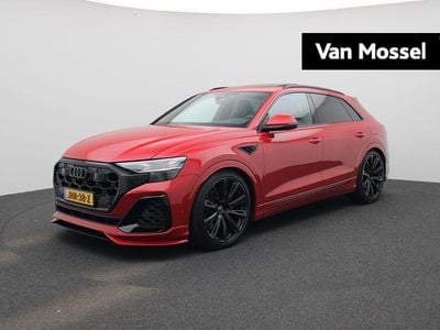 Rood Occasion 2025 Audi Q8 Sport SUV | € 143.900
