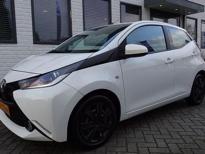 Occasion Toyota Aygo X-play 69 PK (50 kW) 2015 Wit Hatchback